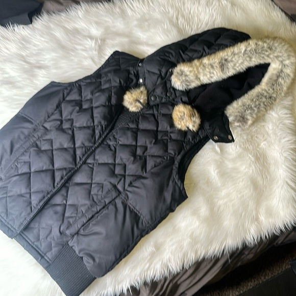 Ann Taylor LOFT  Lined winter vest w/ detachable fur lined Trim size Medium - Picture 3 of 8
